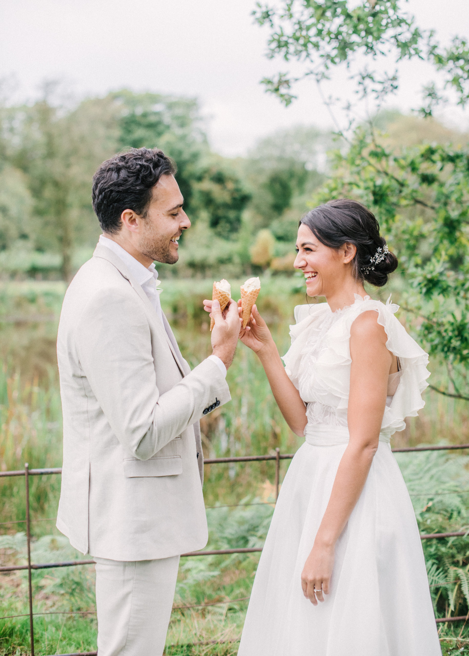 Bridal-couple-enjoying-gelato-on-a hot-day-in-Italy-at-wedding